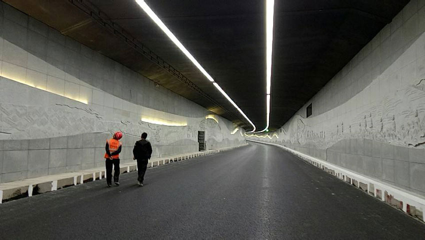 聚脲材料在隧道防水中的优势-京华邦威