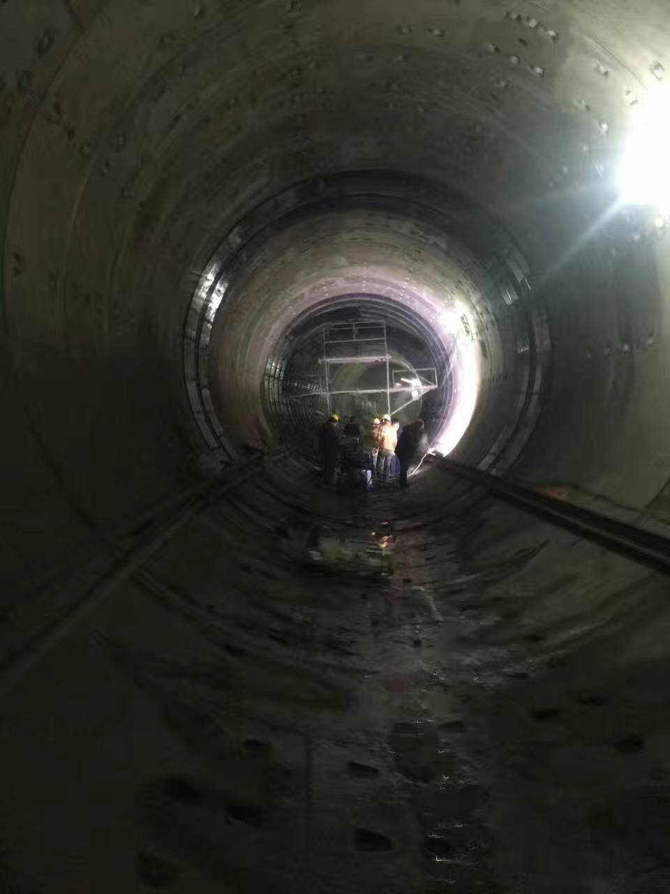 隧道防水堵漏为什么选择喷涂聚脲弹性体(图1) 隧道防水堵漏为什么选择喷涂聚脲弹性体(图1)